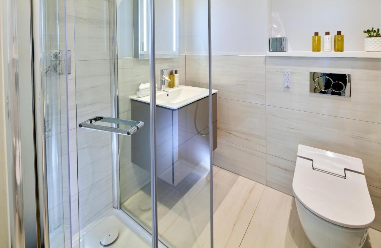 Luxury One Bedroom Apartment