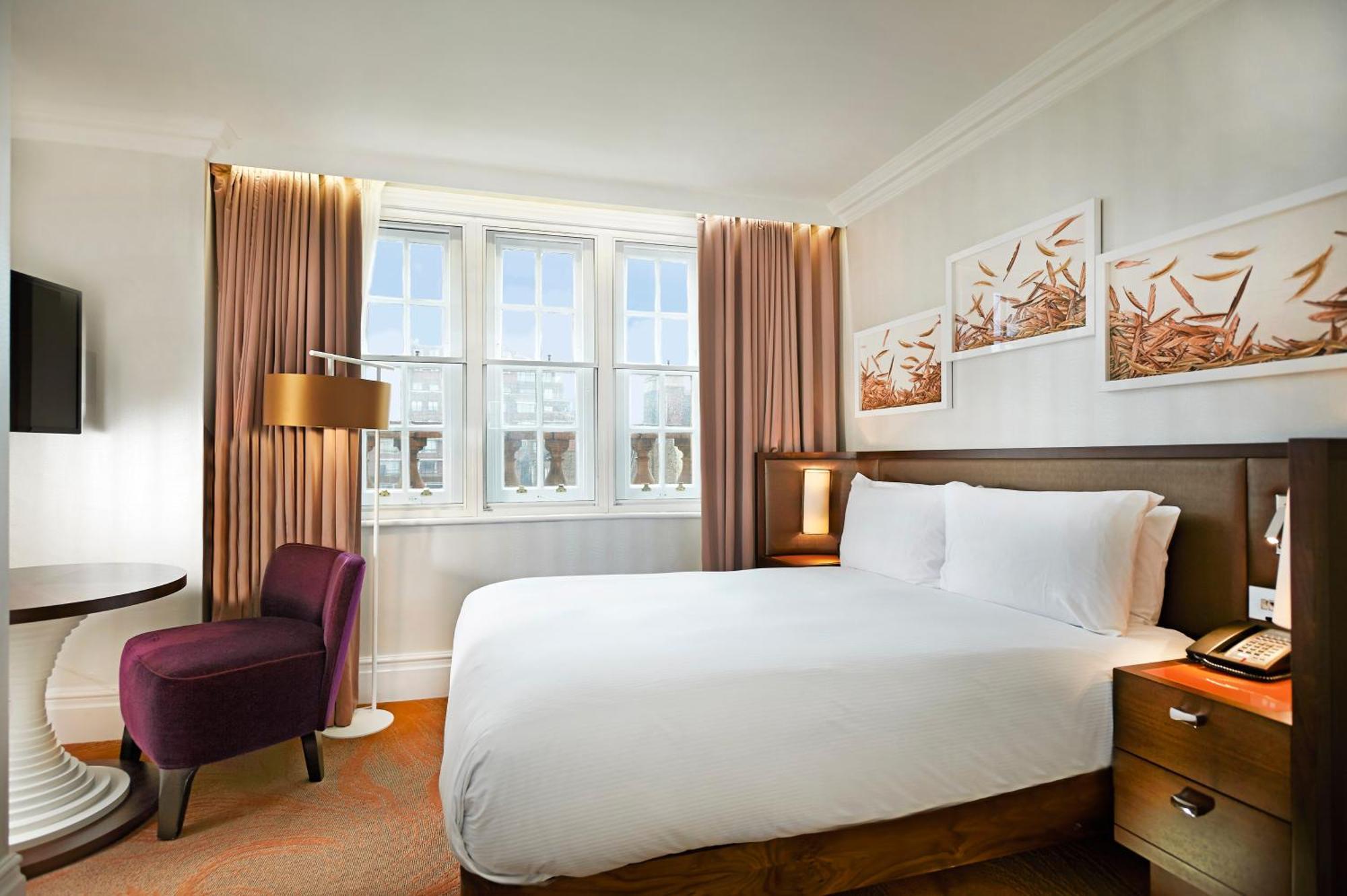 Kamer met Queensize Bed en Uitzicht