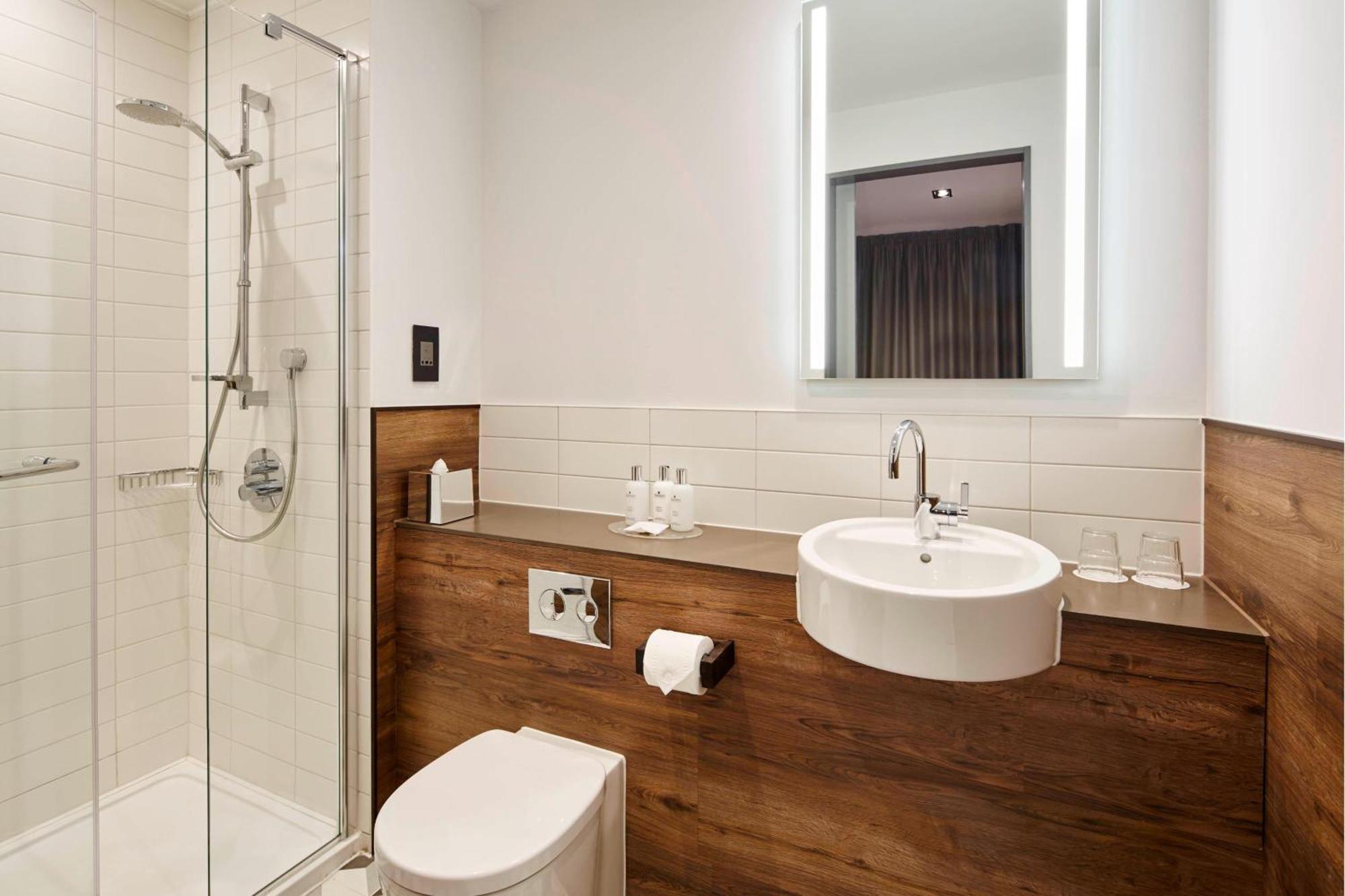 Deluxe One-Bedroom Suite with City View,1553654383:JPEG
