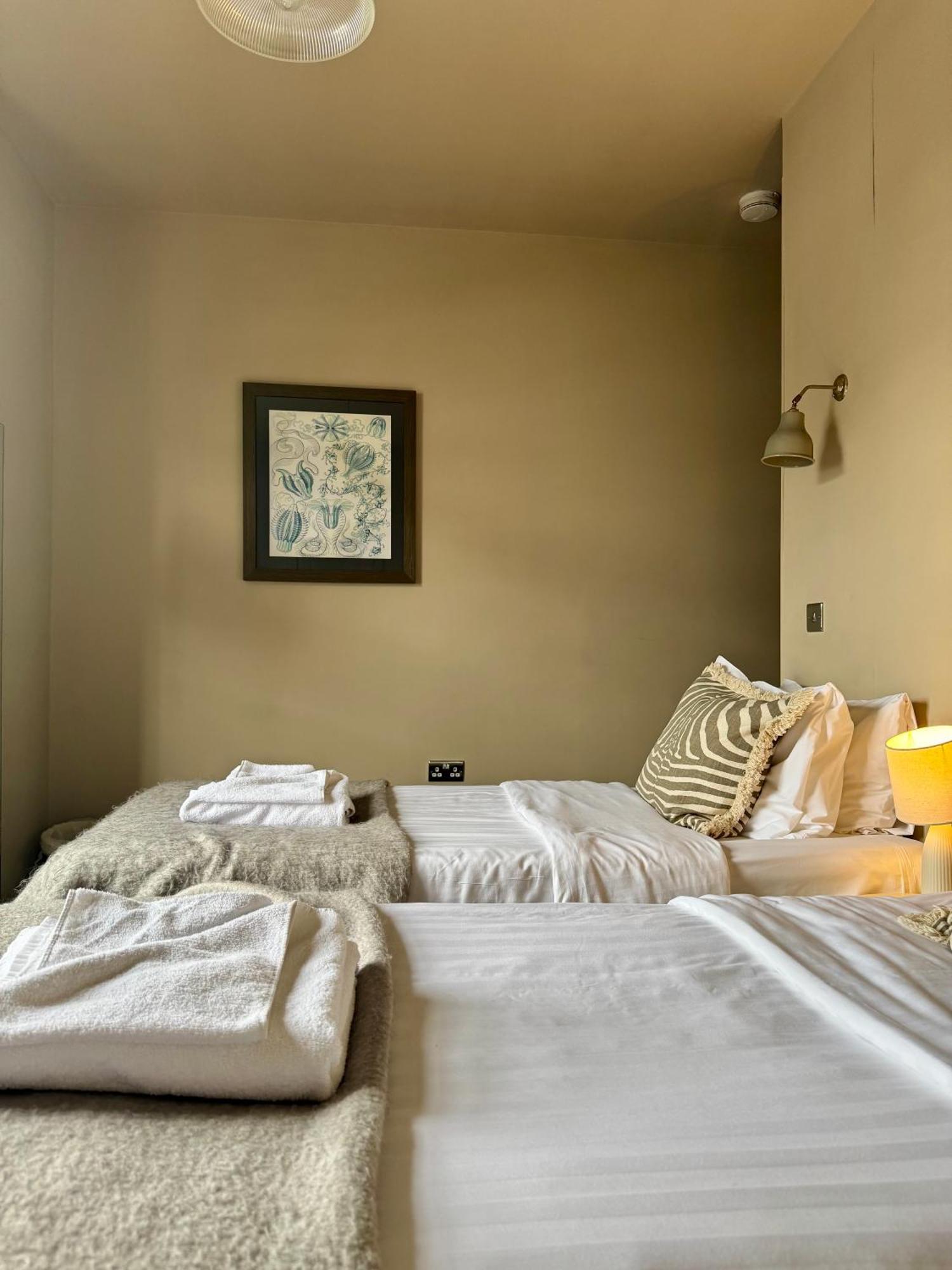 Small Twin Room,1670716211:JPEG