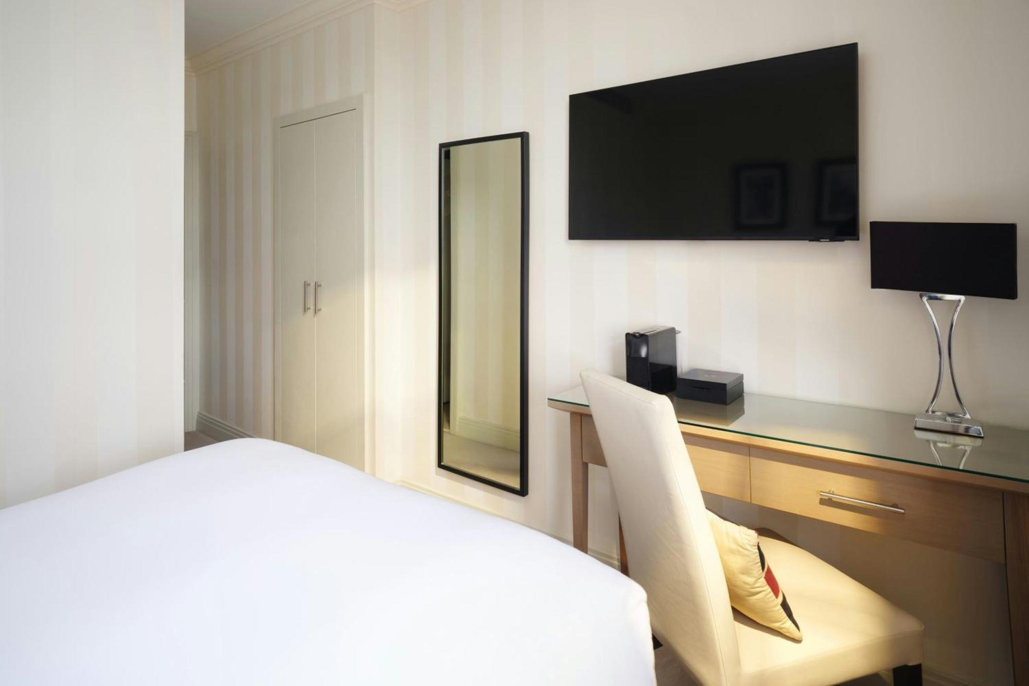 Petit double room