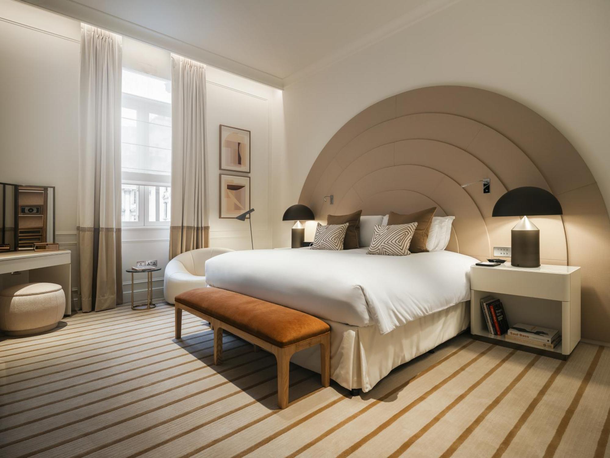 Suite Opera con salón independiente, zona de comedor y vistas a Waterloo Place - Cama extragrande
