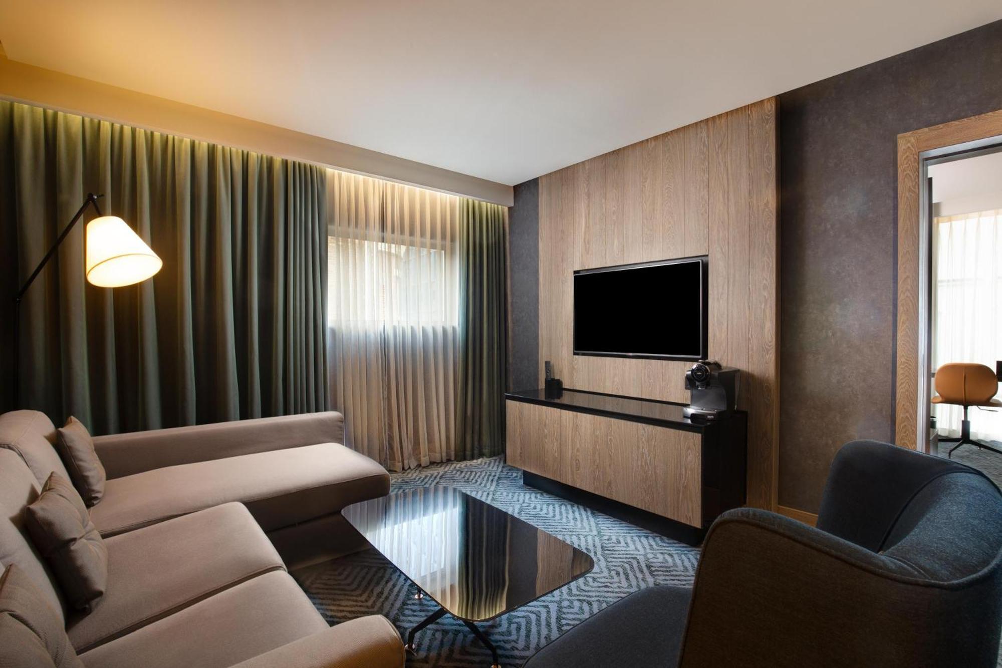 Suite de 1 dormitorio con cama extragrande - Acceso al salón