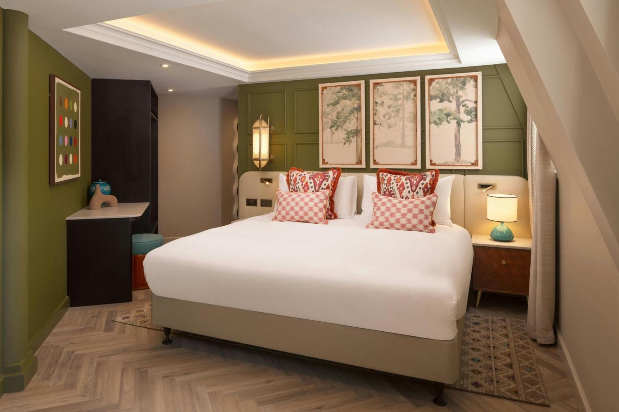 Townhouse King Suite City View