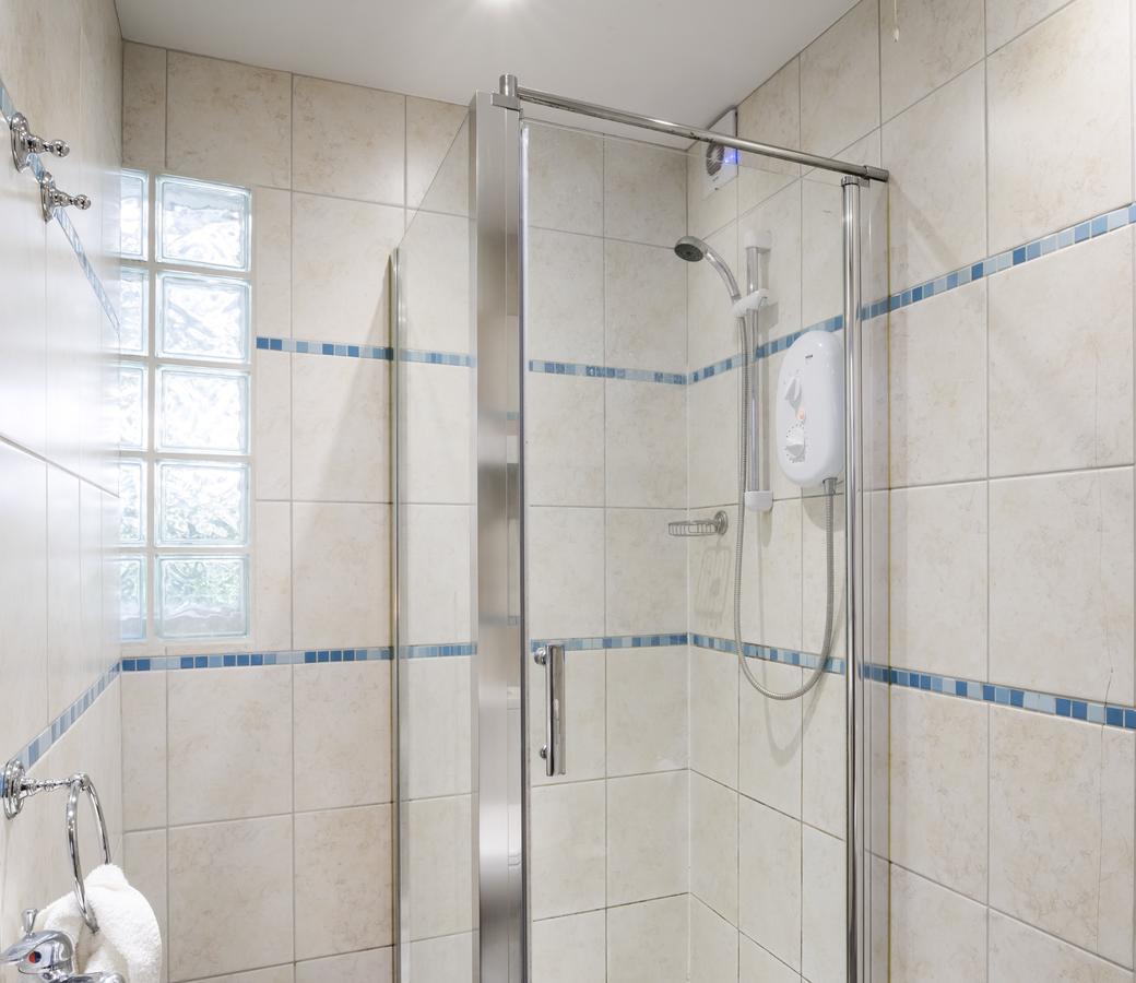 Quarto Individual com Casa de Banho Partilhada