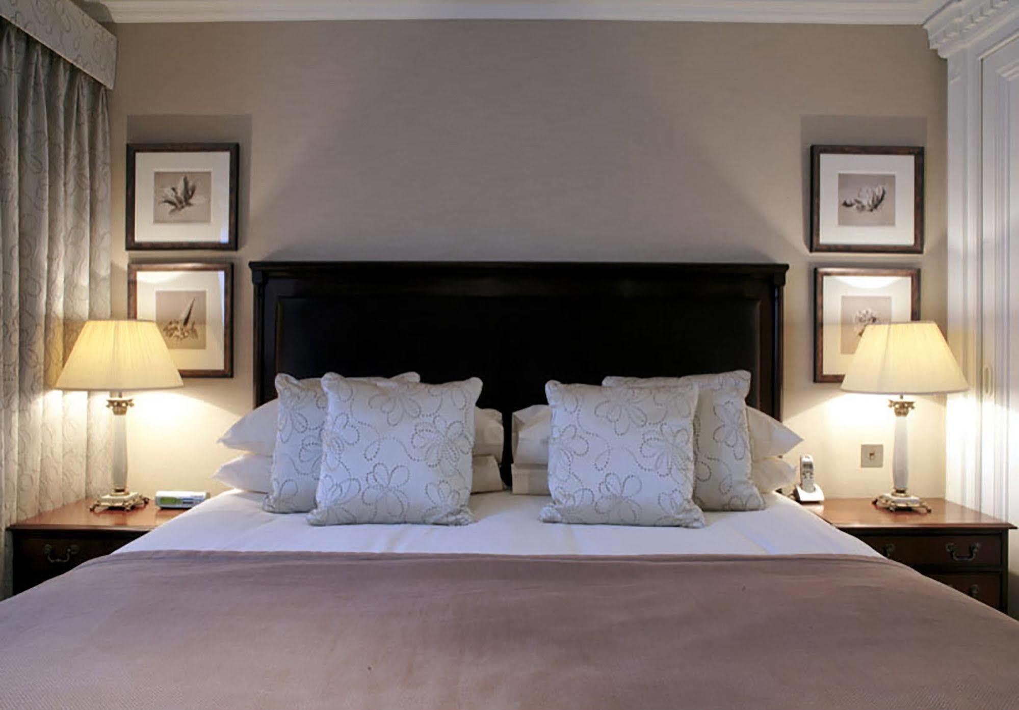 Deluxe Three-Bedroom Apartment, Brompton Road
