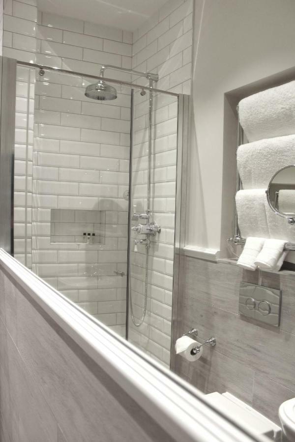 Quarto Duplo Deluxe com Chuveiro