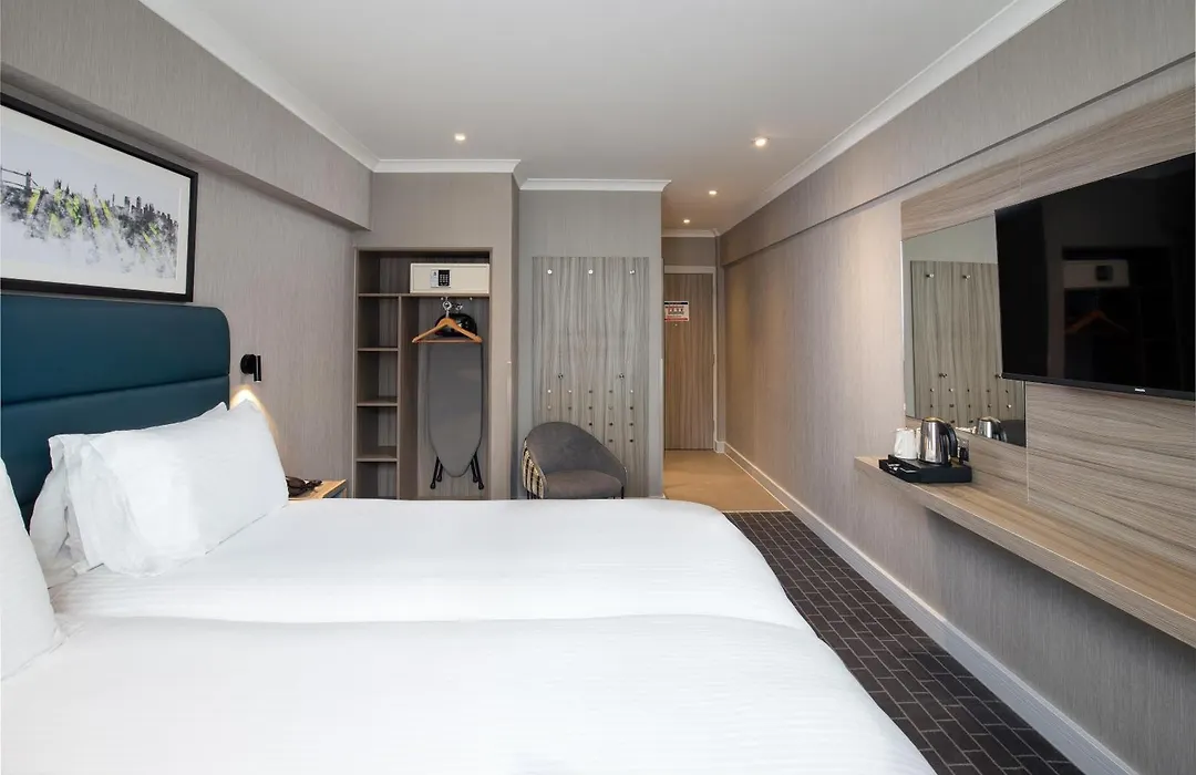 City Sleeper At Royal National Hotel-1