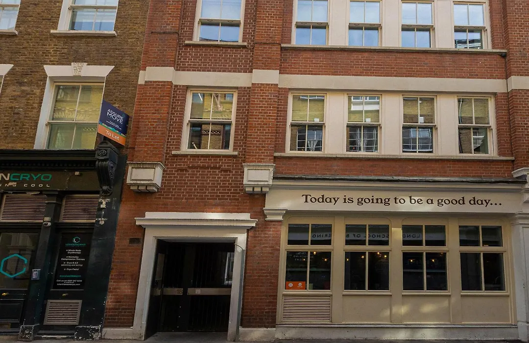 Central Servised Apartments On Artillery Lane-1