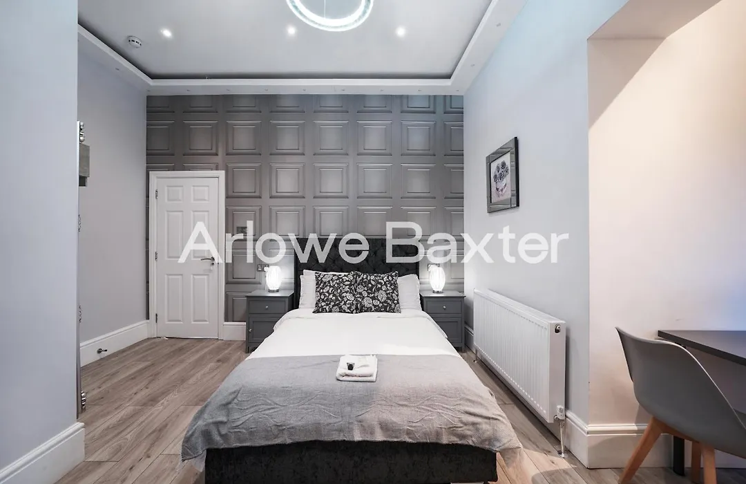Hackney Suites - En-Suite Rooms & Amenities-1