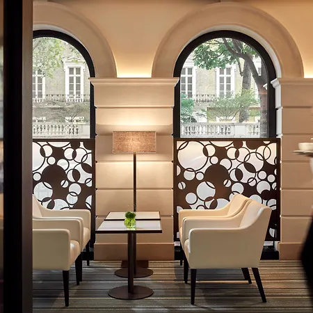 Como The Halkin-2