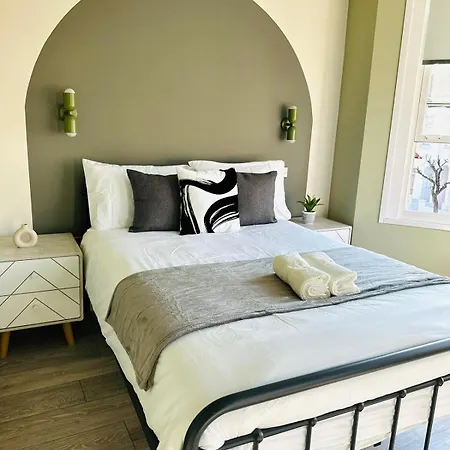 London Boutique Ensuite Room Like Hotel-2