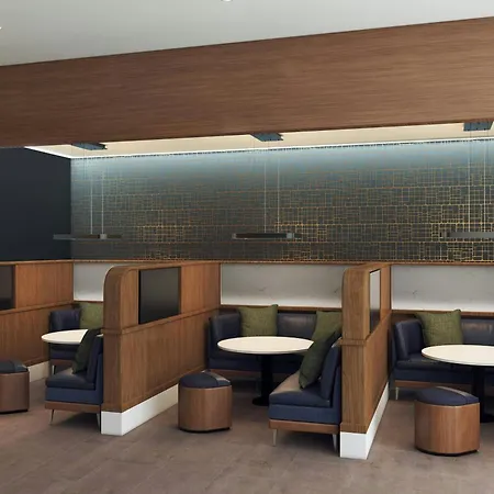 Courtyard By Marriott London-3