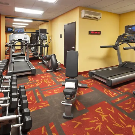 Courtyard By Marriott London-2