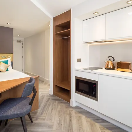 Roomzzz London Stratford-2