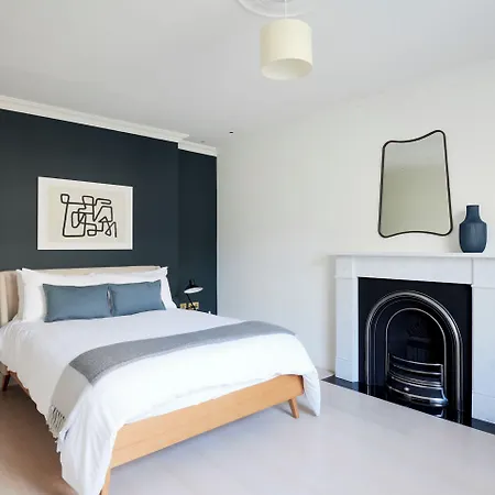 Sonder Kensington Town House-3