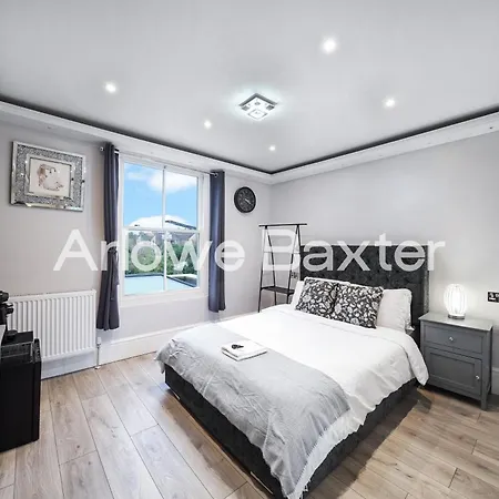 Hackney Suites - En-Suite Rooms & Amenities-2