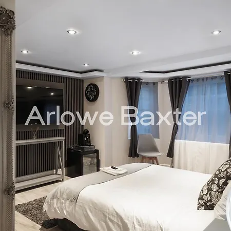 Hackney Suites - En-Suite Rooms & Amenities-3